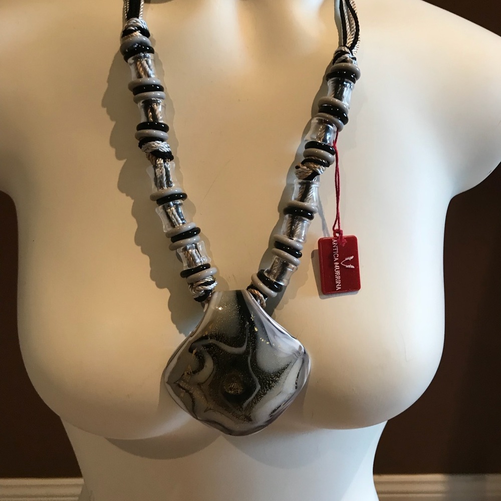 NWT Antica Murrina glass sea shell necklace